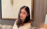 [ẢNH] HLV Kiatisak khoe con gái lớn vừa tròn 18 tuổi