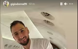 [ẢNH] Donnarumma 'diễn cảnh nóng' với bạn gái trên bãi biển