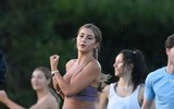 [ẢNH] Tiền đạo Leeds vô danh bỗng nổi tiếng vì bạn gái quá sexy