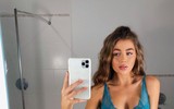 [ẢNH] Tiền đạo Leeds vô danh bỗng nổi tiếng vì bạn gái quá sexy