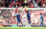 [ẢNH] Có 'bom tấn' Ben White, hàng thủ Arsenal vẫn tấu hài trước Chelsea