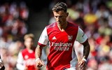 [ẢNH] Có 'bom tấn' Ben White, hàng thủ Arsenal vẫn tấu hài trước Chelsea