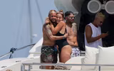 [ẢNH] Neymar vui vẻ với người yêu cũ trên du thuyền