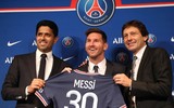 [ẢNH] Cận cảnh fan cuồng PSG đốt pháo sáng chào đón Messi