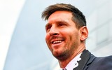 [ẢNH] Cận cảnh fan cuồng PSG đốt pháo sáng chào đón Messi