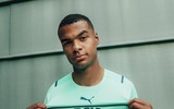 [ẢNH] Áo đấu phá cách táo bạo của Man City bị chê hết lời