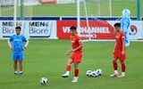 [ẢNH] Công Phượng, Quang Hải tập 'cực sung' chờ đấu Trung Quốc