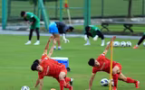[ẢNH] Công Phượng, Quang Hải tập 'cực sung' chờ đấu Trung Quốc