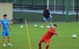 [ẢNH] Công Phượng, Quang Hải tập 'cực sung' chờ đấu Trung Quốc