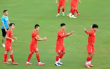 [ẢNH] Công Phượng, Quang Hải tập 'cực sung' chờ đấu Trung Quốc