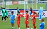 [ẢNH] Công Phượng, Quang Hải tập 'cực sung' chờ đấu Trung Quốc