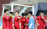 [ẢNH] Tuyển Việt Nam làm quen mặt sân 'may mắn', sẵn sàng đấu Oman