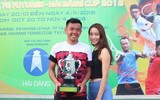 Bạn gái hơn tuổi xinh như hotgirl của tay vợt Lý Hoàng Nam