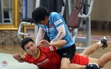 Thầy Park cho Công Phượng tập tạ sau trận thua Nhật Bản