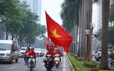 CĐV Việt Nam khuấy động không khí, 'tiếp lửa' thầy trò HLV Park