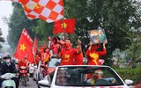 CĐV Việt Nam khuấy động không khí, 'tiếp lửa' thầy trò HLV Park