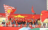 CĐV Việt Nam khuấy động không khí, 'tiếp lửa' thầy trò HLV Park