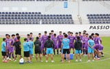 ĐT Việt Nam tập 'cực sung' dưới mưa trước khi lên đường dự AFF Cup