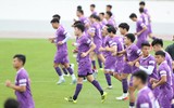 ĐT Việt Nam tập 'cực sung' dưới mưa trước khi lên đường dự AFF Cup