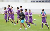 ĐT Việt Nam tập 'cực sung' dưới mưa trước khi lên đường dự AFF Cup
