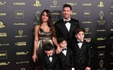 7 lần Messi nâng Quả bóng Vàng sau 12 năm