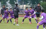 Tuyển Việt Nam dầm mưa 'luyện công' chờ quyết đấu Malaysia
