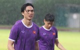 Tuyển Việt Nam dầm mưa 'luyện công' chờ quyết đấu Malaysia