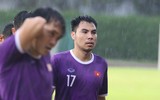Tuyển Việt Nam dầm mưa 'luyện công' chờ quyết đấu Malaysia