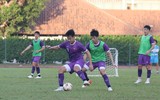 Công Phượng xỏ găng làm thủ môn trước trận gặp Campuchia