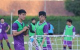 Công Phượng xỏ găng làm thủ môn trước trận gặp Campuchia