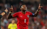 FIFA 'nhét' cả Ronaldo, Messi, Haaland lẫn Lewandowski vào đội hình tiêu biểu
