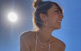 Ngất ngây vẻ đẹp mẹ đơn thân bạn gái mới của Chicharito