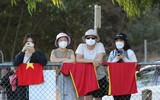 Quang Hải, Công Phượng 'mỏi tay' ký tặng người hâm mộ ở Australia