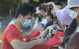 Quang Hải, Công Phượng 'mỏi tay' ký tặng người hâm mộ ở Australia
