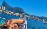 Adriano cặp kè người đẹp bốc lửa kém 19 tuổi