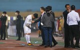 Quang Hải cúi đầu tạ ơn 'bầu' Hiển