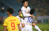 Quang Hải cúi đầu tạ ơn 'bầu' Hiển