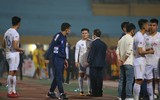 Quang Hải cúi đầu tạ ơn 'bầu' Hiển
