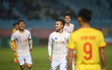 Quang Hải cúi đầu tạ ơn 'bầu' Hiển