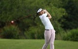 Những bóng hồng tỏa sáng ngày mở màn giải golf vô địch quốc gia