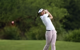 Những bóng hồng tỏa sáng ngày mở màn giải golf vô địch quốc gia