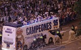 Real Madrid diễu hành mừng vô địch giữa biển người