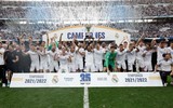 Real Madrid diễu hành mừng vô địch giữa biển người