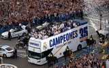 Real Madrid diễu hành mừng vô địch giữa biển người