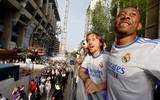 Real Madrid diễu hành mừng vô địch giữa biển người