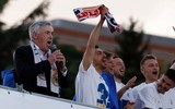 Real Madrid diễu hành mừng vô địch giữa biển người