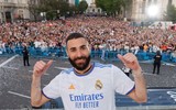 Real Madrid diễu hành mừng vô địch giữa biển người
