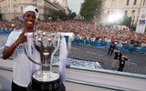 Real Madrid diễu hành mừng vô địch giữa biển người