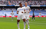 Real Madrid diễu hành mừng vô địch giữa biển người