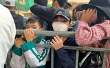 Người hâm mộ nghẹt thở chen nhau mua vé xem U23 Việt Nam